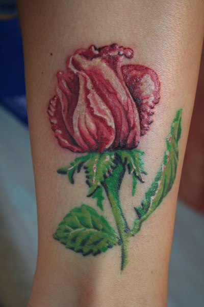 тату роза, женская татуиров