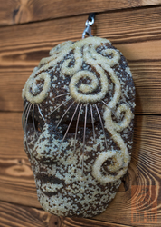 Интерьерная маска ручной работы в Херсоне, украшена бисером